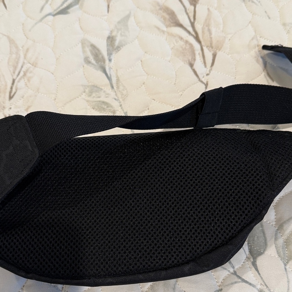 Dakine Black Belt Bag with Purple Accents - Picture 2 of 3